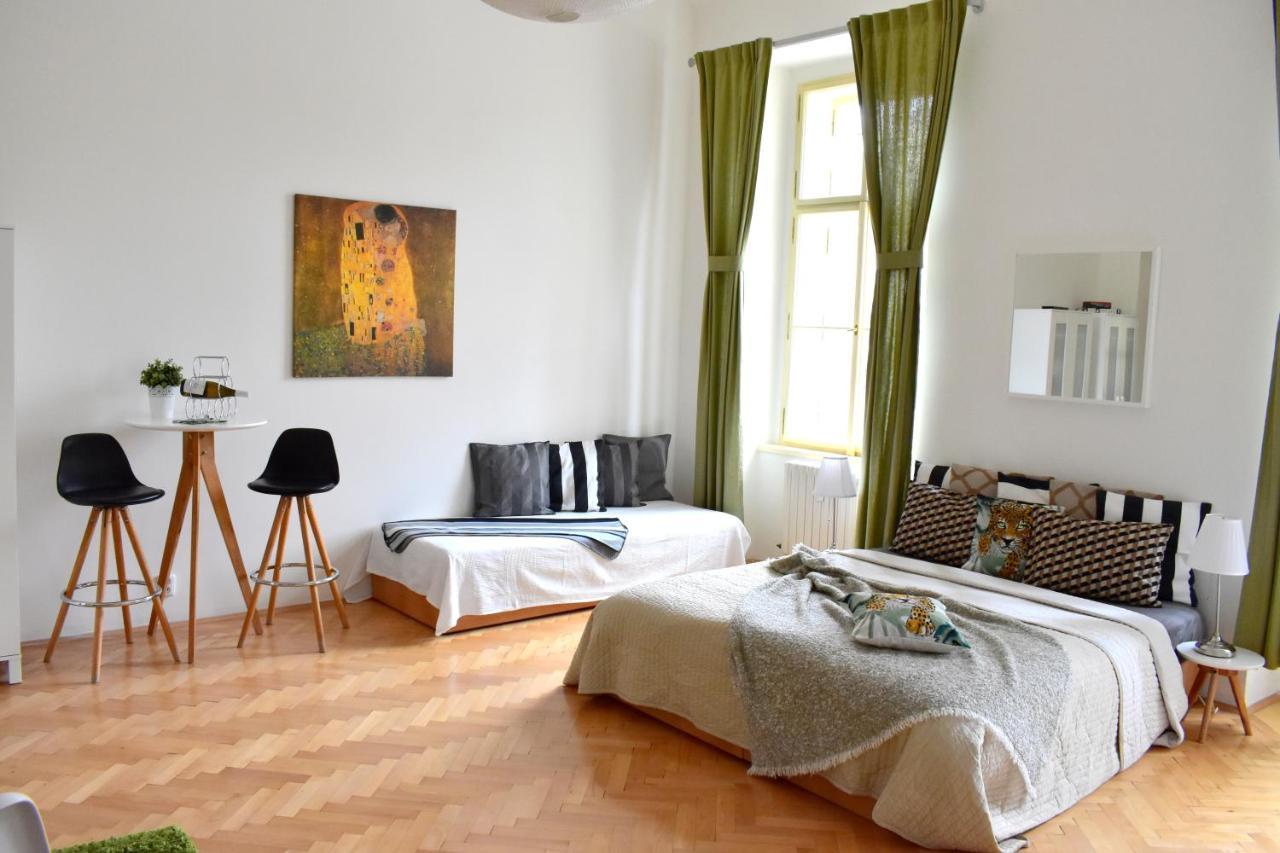 Wellness Apartments Florenc ปราก ภายนอก รูปภาพ